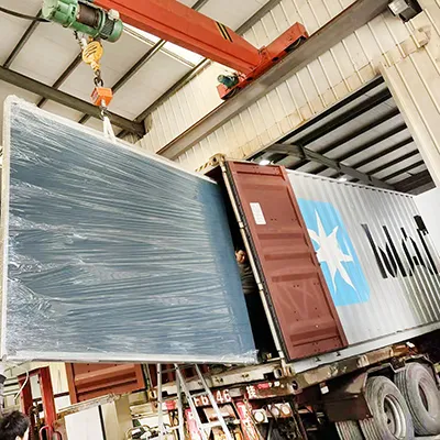 Δύο μηχανήματα αφρού που φορτώθηκαν σε δοχεία την ίδια μέρα